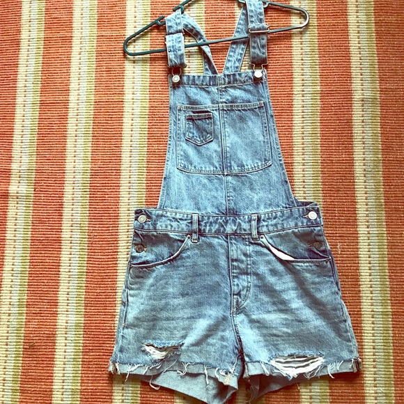Overall- shorts - Picture 1 of 3